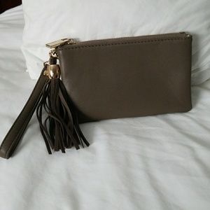 DEUX LUX Wristlet * Tassel Detail* 👜💟